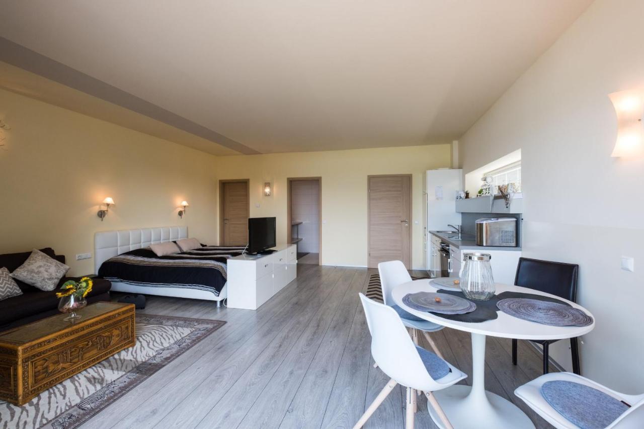 פאק אם סי Lakeside Apartments - Adults Only מראה חיצוני תמונה